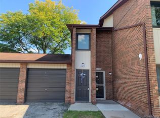 33775 Pondview Cir, Livonia, MI