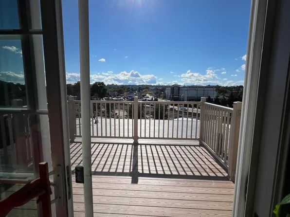 87 Franklin St Unit 402, Quincy, MA 02169