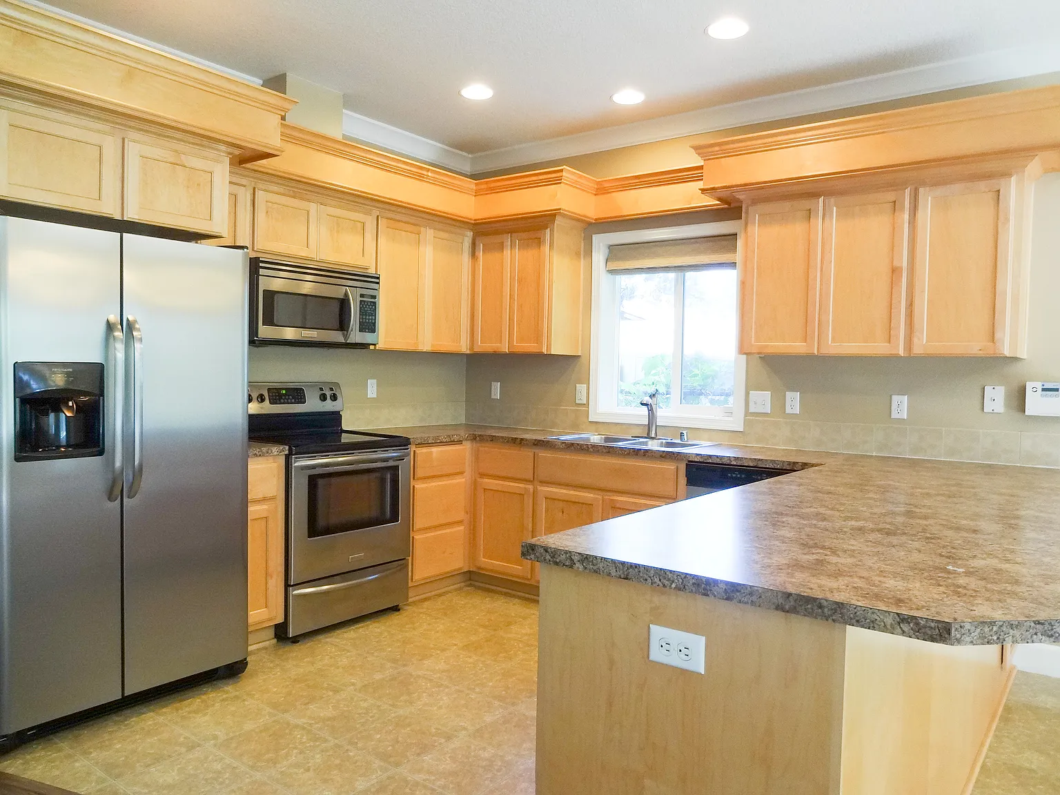 3 bed, 2.5 bath, 1906 sqft, $2,650 — Photo 4
