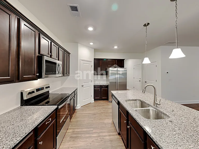 5035 Hudson Valley Dr — Photo 3
