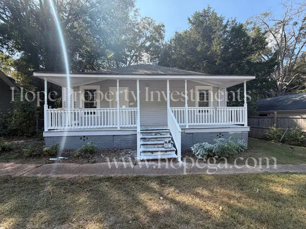 140 Grady Smith St, Grantville, GA 30220