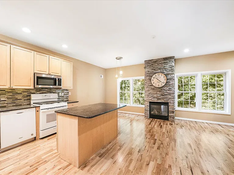 58 Alexander Ct — Photo 11