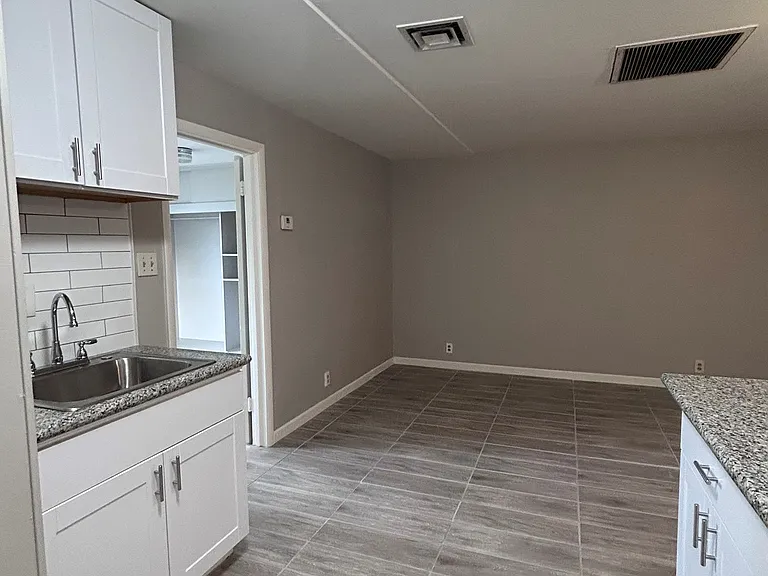 Kitchen/Living Room Area