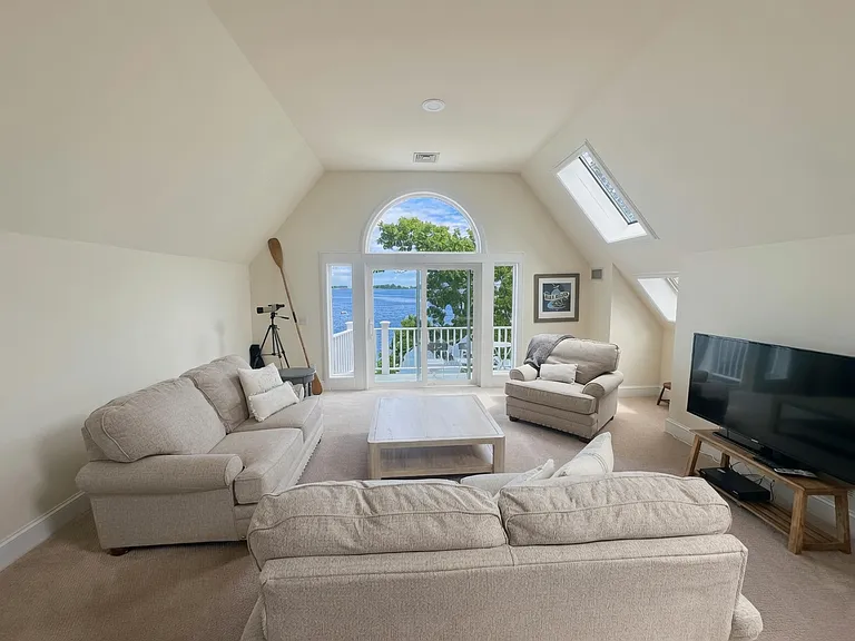 3 E Beach Dr #3 — Photo 3