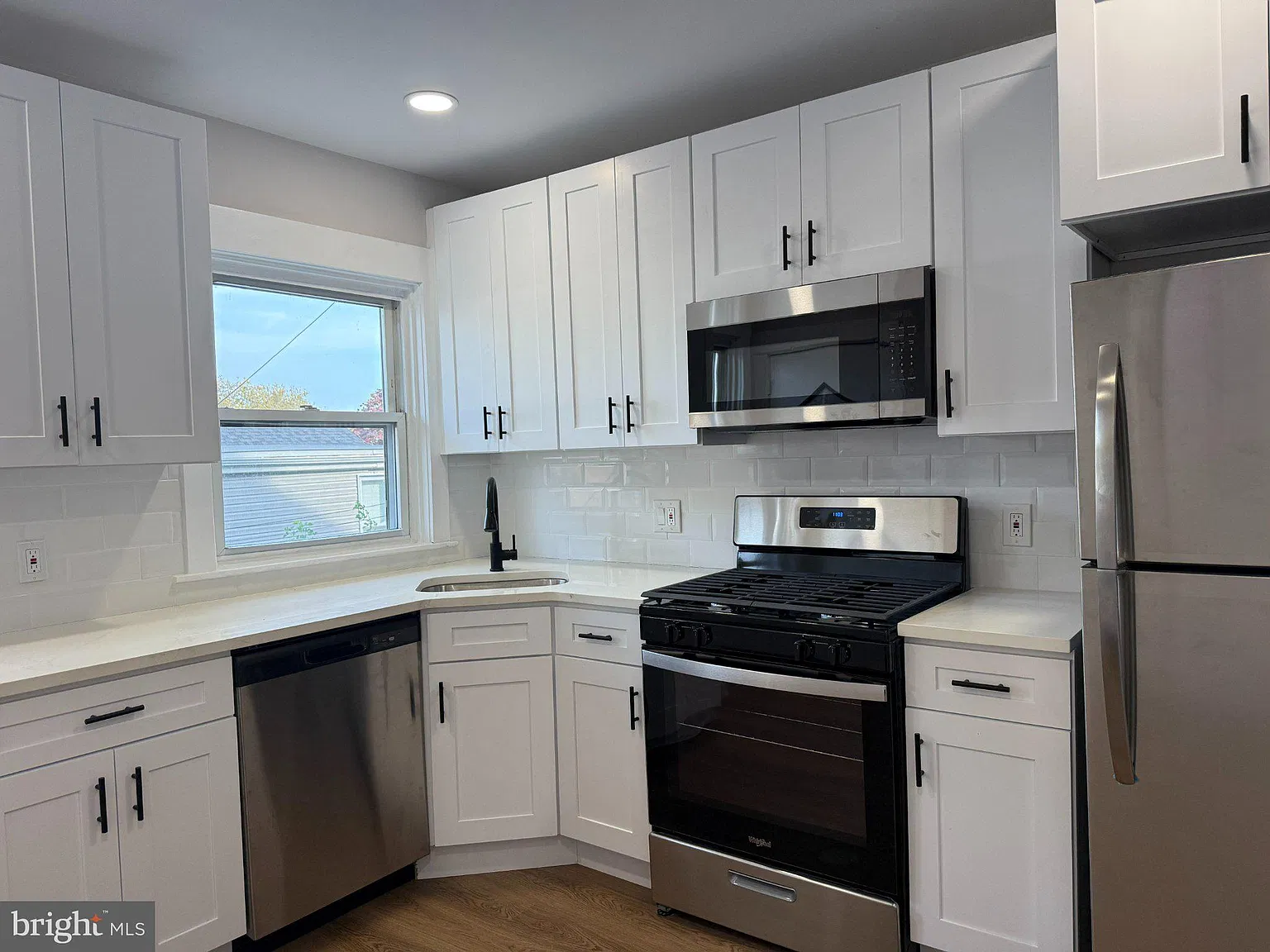 3 bed, 1.0 bath, 1336 sqft, $2,000 — Photo 4