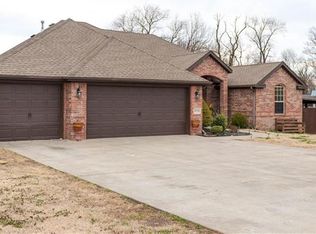 3010 N 18th St, Rogers, AR 72756