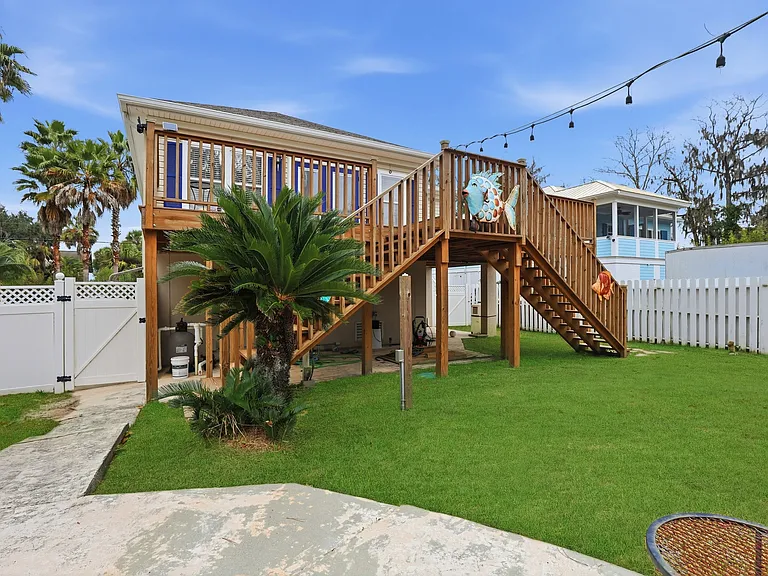 202 Penrose Dr — Photo 30