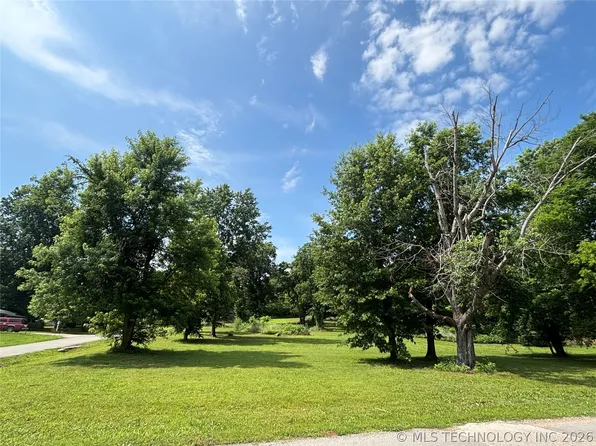 316 S 6th St, Eufaula, OK 74432