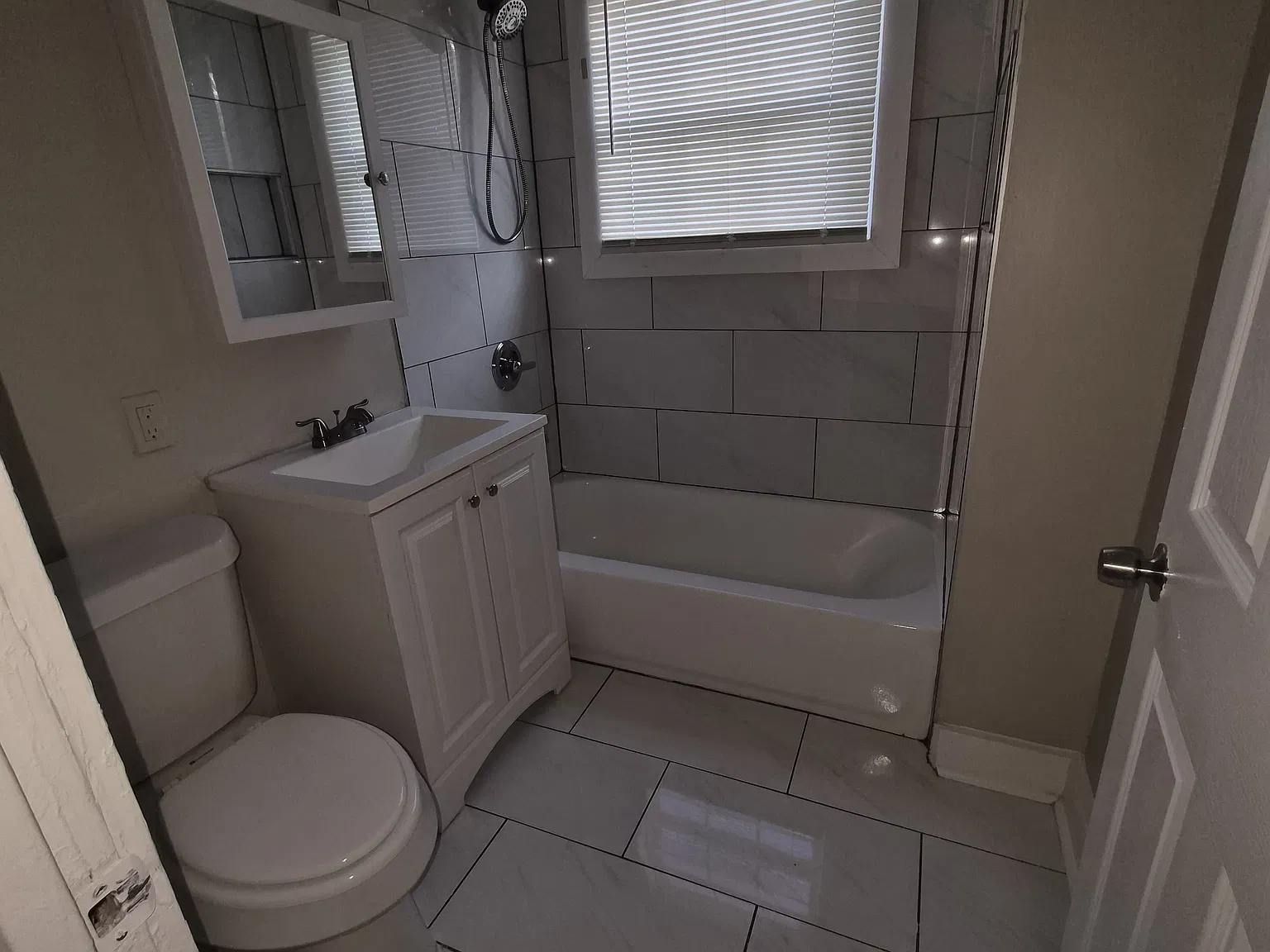 3 bed, 1100 sqft, $1,250 — Photo 3