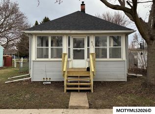 421 25th St SW, Mason City, IA 50401