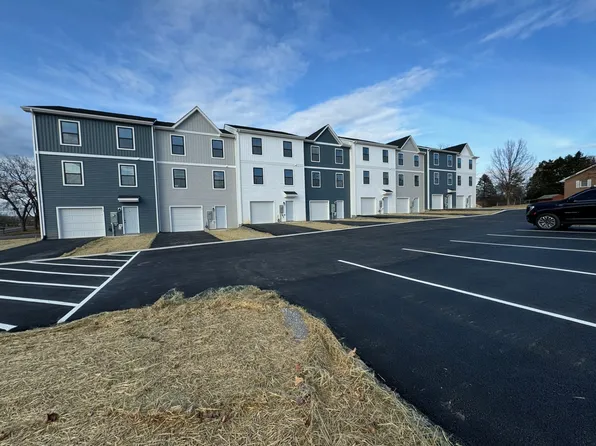 17 Ceramic Dr, Kearneysville, WV 25430