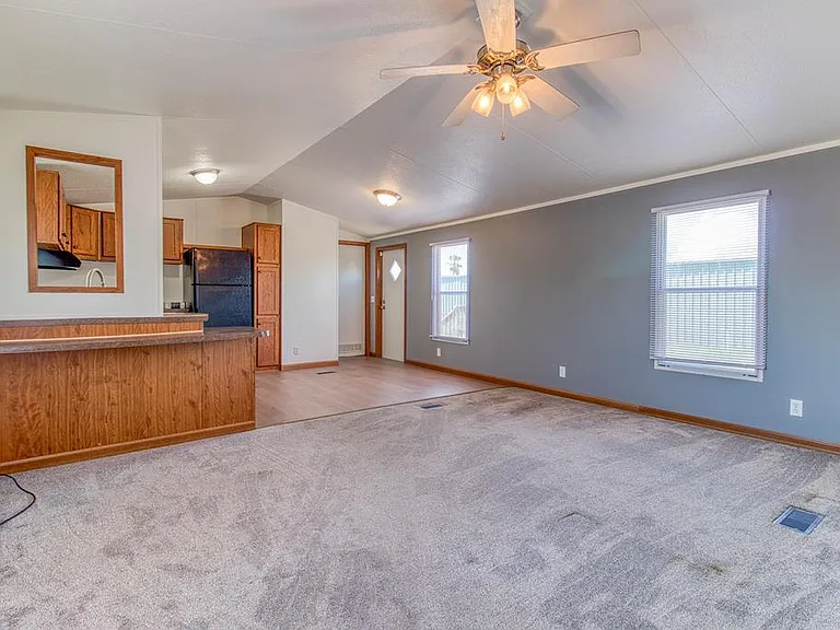 102 W Sagebrush St — Photo 2