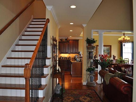 Open Floor Plan- Hardwood