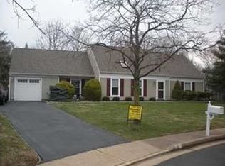4 Angel Pl, Somerset, NJ 08873