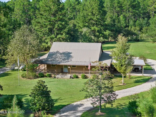426 Larow Dr, Carriere, MS 39426