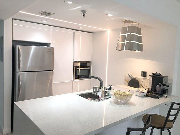5th image of 540 Brickell Key Dr APT 1509