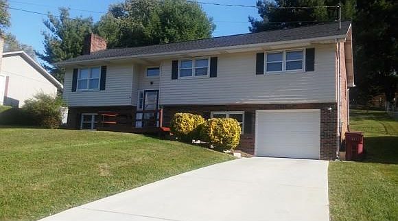 908 OAKSTONE DRALOT OF SQ FT