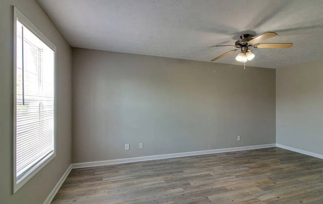 2 bed, 1.5 bath, 1000 sqft, $900 — Photo 3
