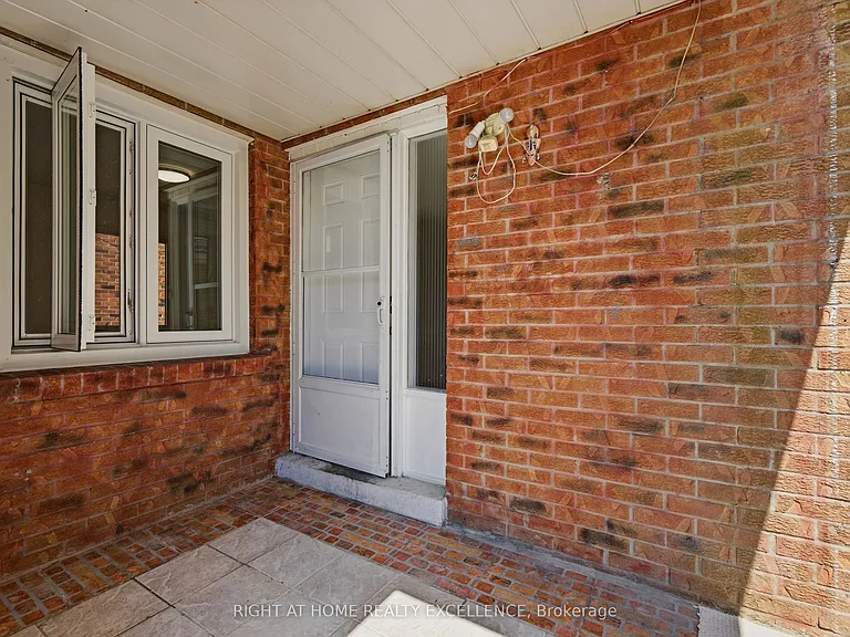 10 Banting Cres #UPPER — Photo 6