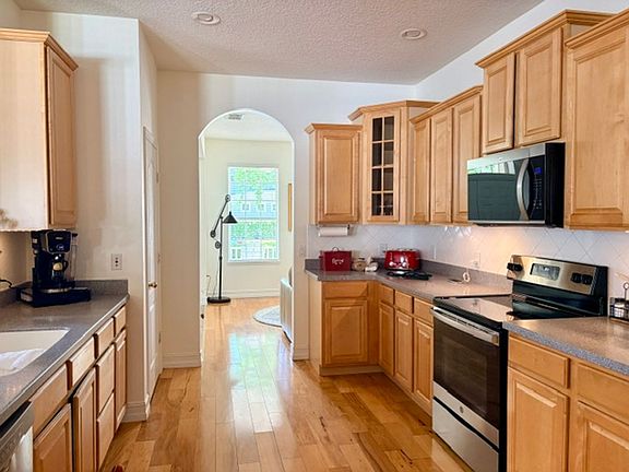 4th image of 7001 Beargrass Rd