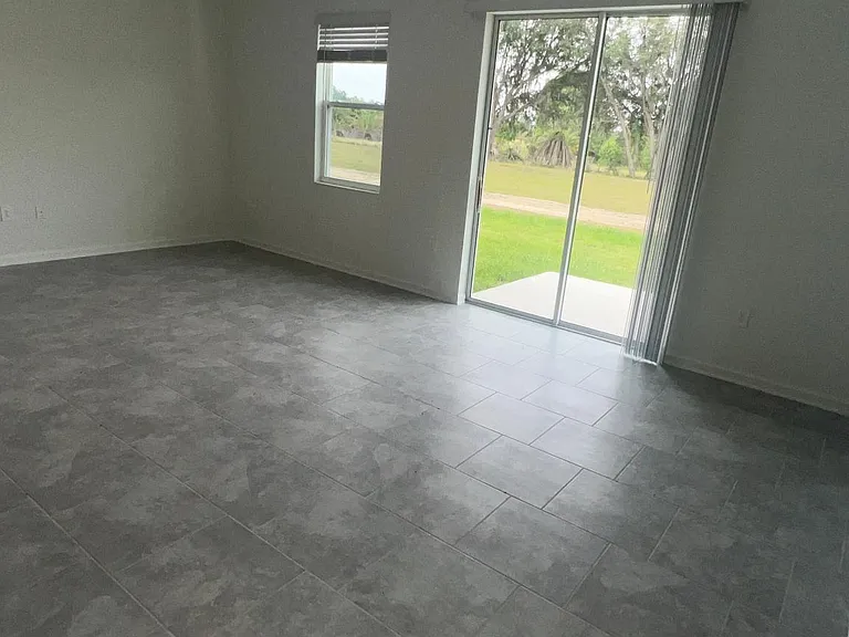 3263 Laurent Loop — Photo 6