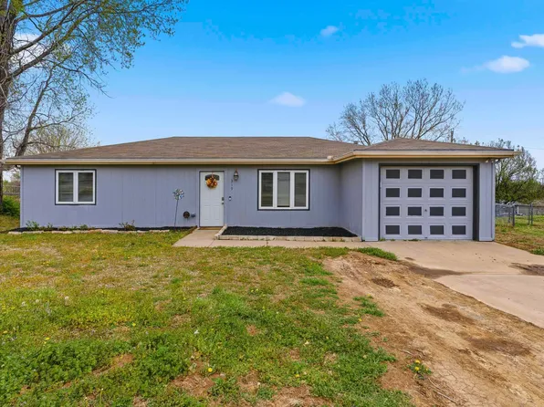 319 Palomino Ln, Ogden, KS 66517