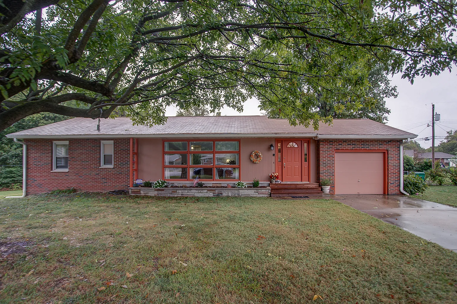 806 Saint Joseph Dr photo 1