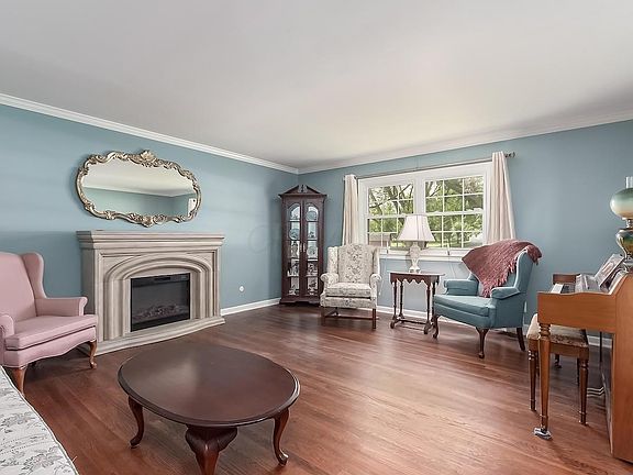 3rd image of 6597 Hillside Ct