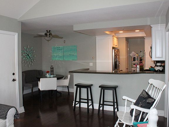 Kitchen Bar/Dining Room