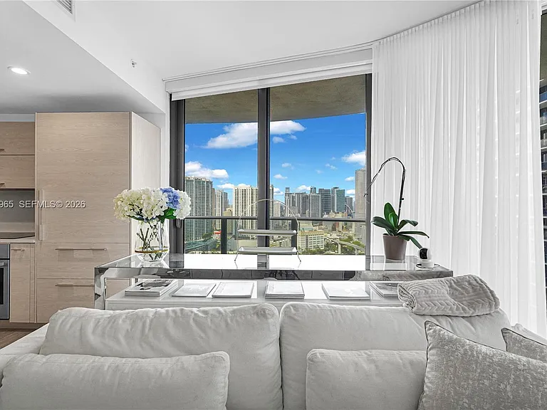 45 SW 9th St #2901 — Photo 3