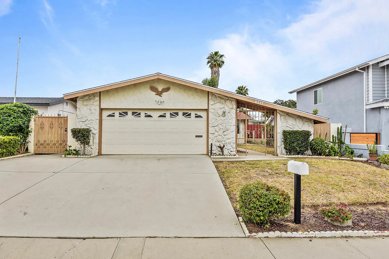 3 bed, 1140 sqft, $3,900 — Photo 1