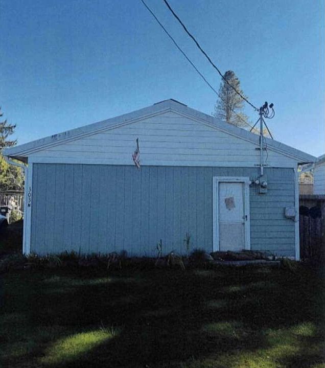 1st image of 303 Monroe St S