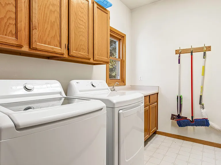 3761 Bromley Dr — Photo 17