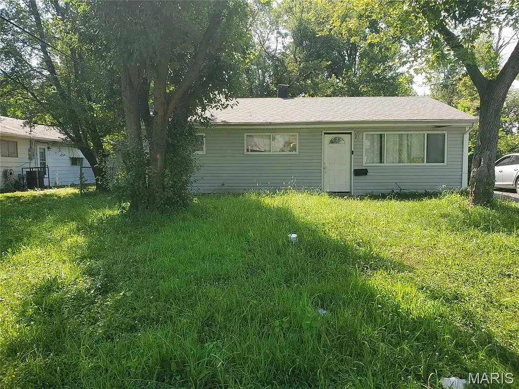 302 Marion St photo 1