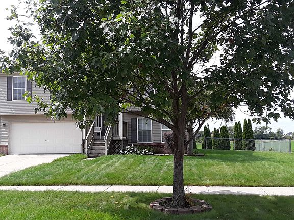 3rd image of 7354 Maplelawn Dr