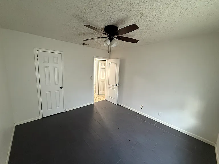6909 Oldham — Photo 3