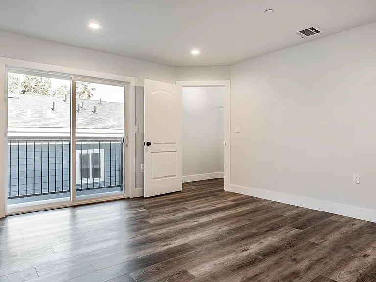7119 S La Cienega Blvd — Photo 15