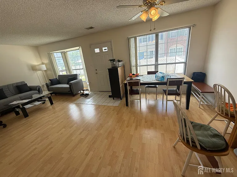 207 Darwin Ln — Photo 7
