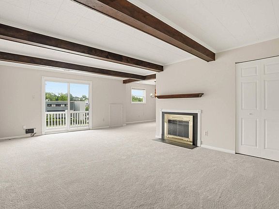 3rd image of 17 Warren Lodge Ct APT 1C