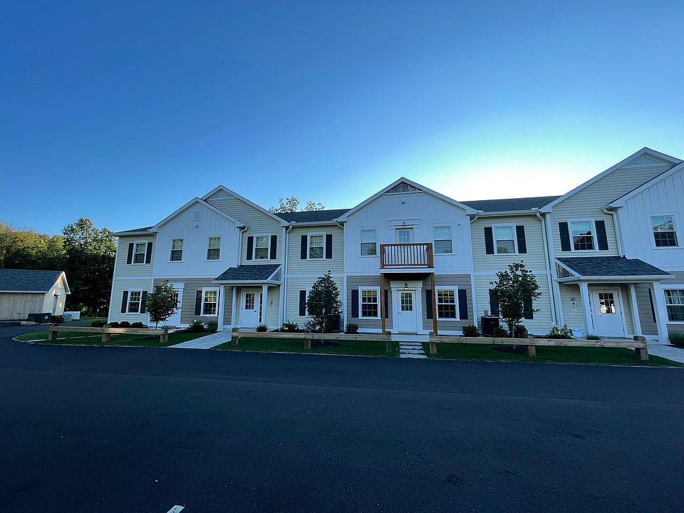 Apartment is located in the center on the ground floor. Can be accessed directly from parking lot or via hallway entrances.