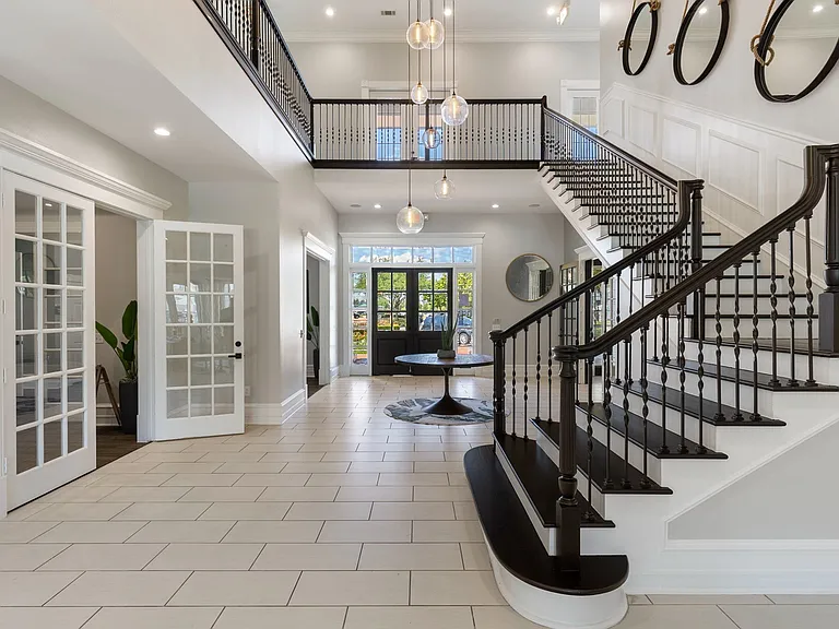Leasing Center