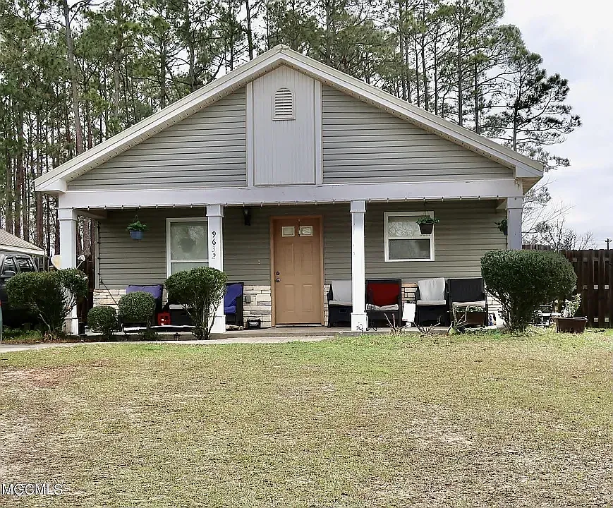 3 bed, 1350 sqft, $1,600 — Photo 2
