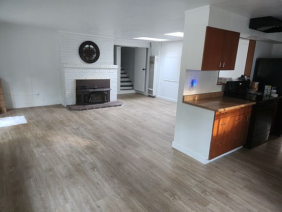 5th image of 23630 Glenwood Dr