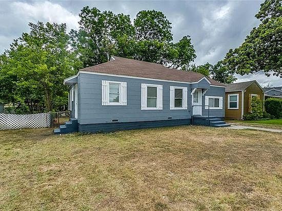 3rd image of 3913 Locke Ave