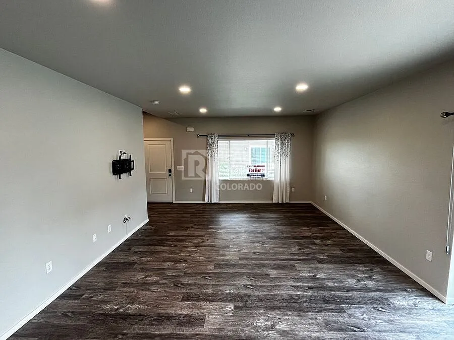 Welcome To Your New Home: Spacious 3-Bedroom End Unit Townhome in Wellington! — Photo 3