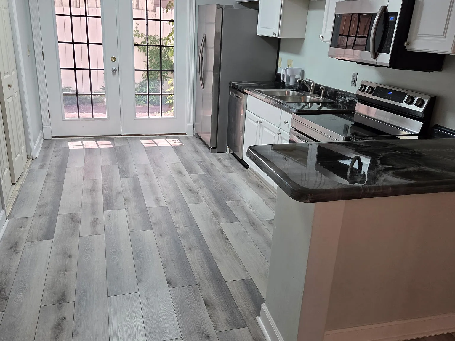 2 bed, 1.5 bath, 910 sqft, $1,350 — Photo 3
