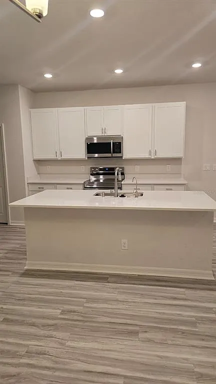 3 bed, 2.5 bath, 1947 sqft, $2,600 — Photo 2