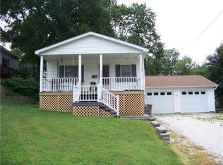137 E Hoehn St, Carlinville, IL