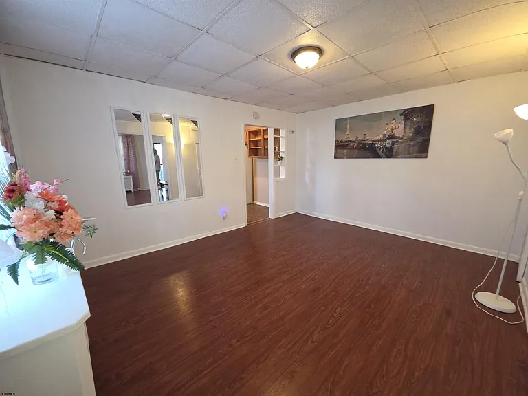604 N Indiana Ave — Photo 7