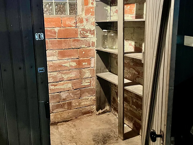 Storage locker